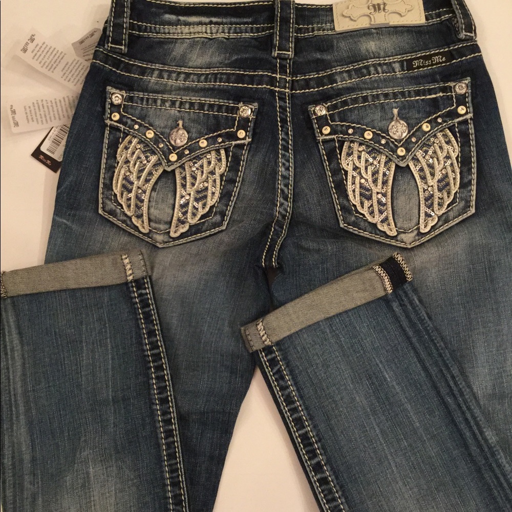 NWT Miss Me 25x24 distressed capris